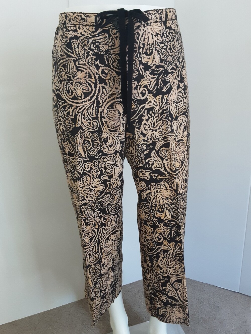 CAbi 100% Linen Black & Beige Batik Capri Drawstring Pants Sz M